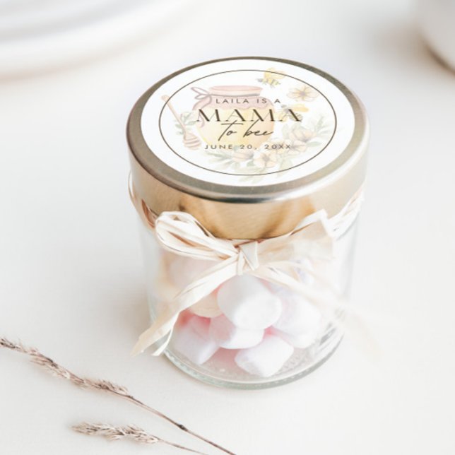 Adesivo Redondo Honeycomb Bumblebee Mama em Bee Chá de fraldas (Add your theme into your personalized party favors with this fun favor sticker!)