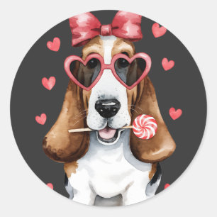 Adesivo Redondo Hound Basset Adorável Aproveitando o Namorados Lol