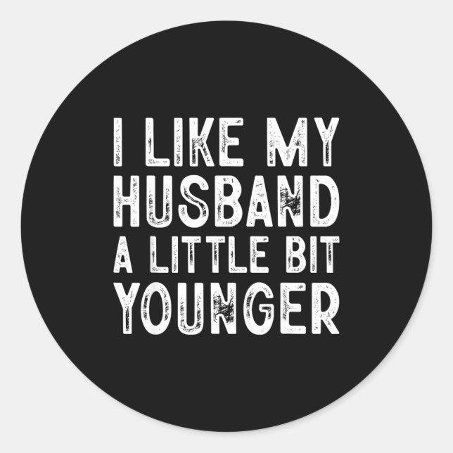 Adesivo Redondo I Like My Husband A Little Bit Younger  (Frente)