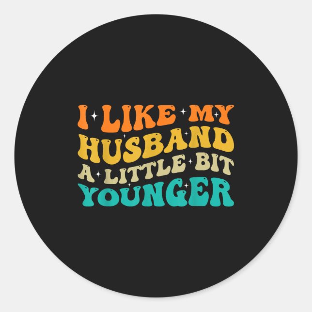 Adesivo Redondo I Like My Husband A Little Bit Younger  (Frente)