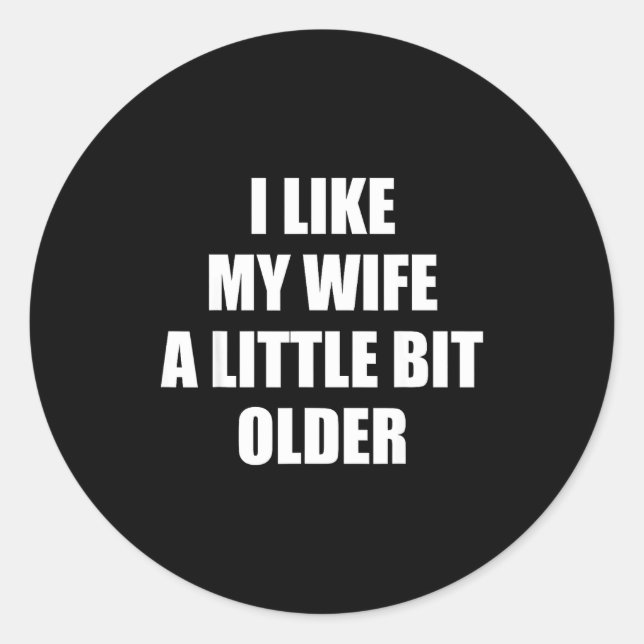 Adesivo Redondo I Like My Wife A Little Bit Older - Funny Saying S (Frente)
