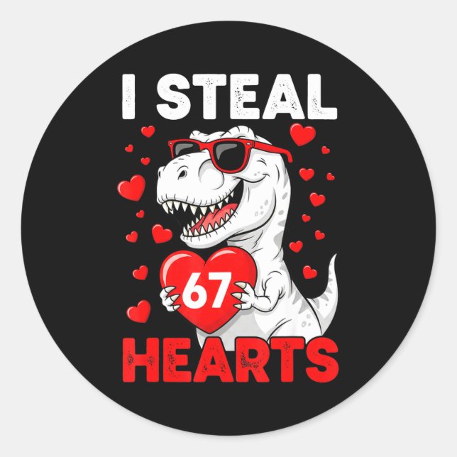 Adesivo Redondo I Steal 67 Hearts Funny 67 Valentine Dinosaur Men  (Frente)