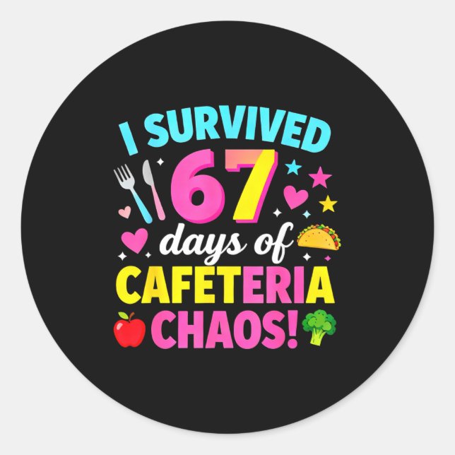 Adesivo Redondo I Survived 67 Days Of Cafeteria Chaos Meme  (Frente)