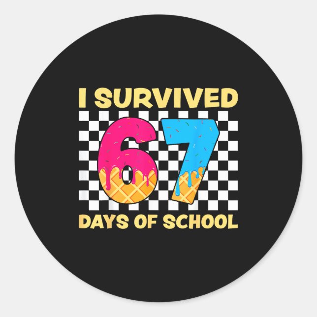 Adesivo Redondo I Survived 67 Days Of School Funny Meme Student Te (Frente)
