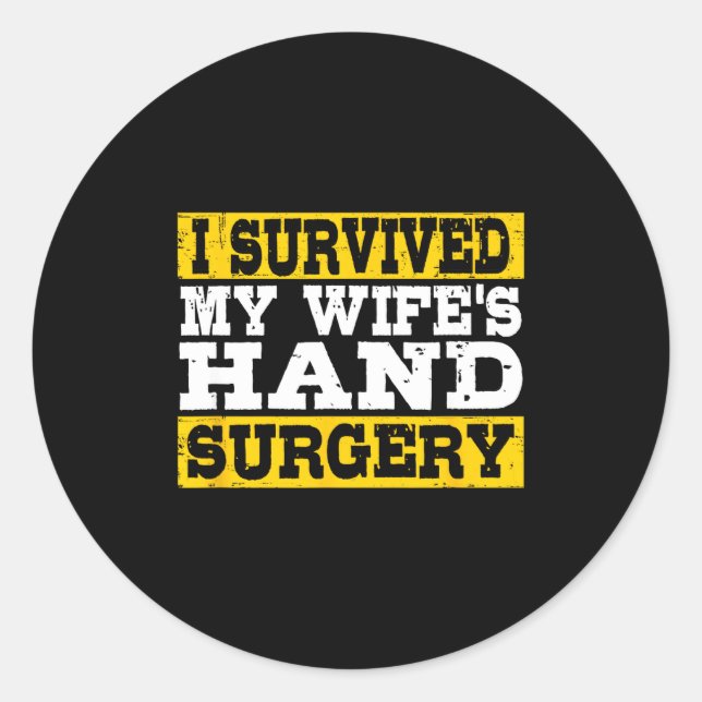 Adesivo Redondo I Survived My Wife's Hand Surgery Funny Recovery  (Frente)