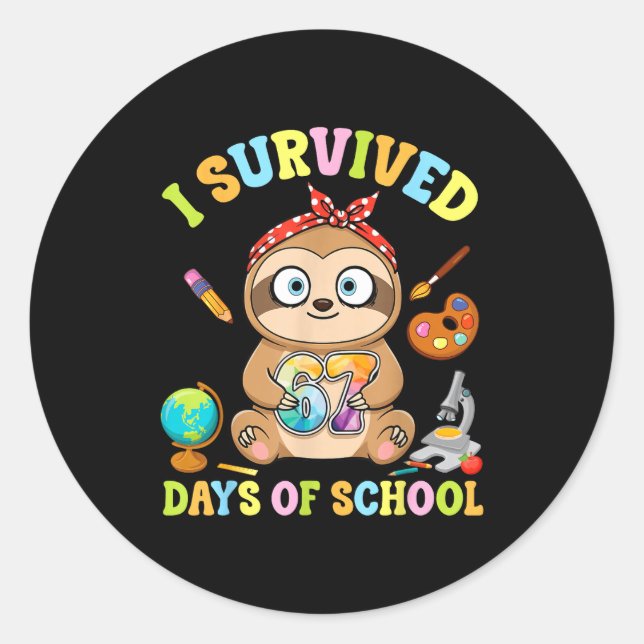 Adesivo Redondo I Survived Six Seven Days Of School Cute Sloth Stu (Frente)