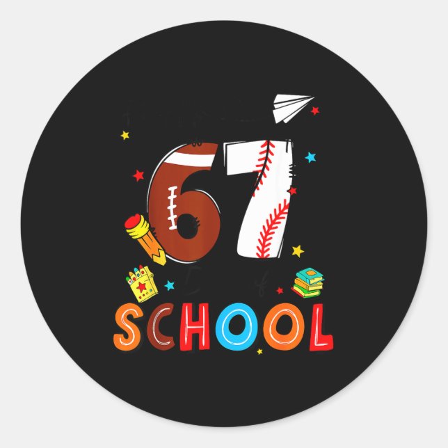 Adesivo Redondo I Survived Sixty Seven Days Of School Funny Baseba (Frente)