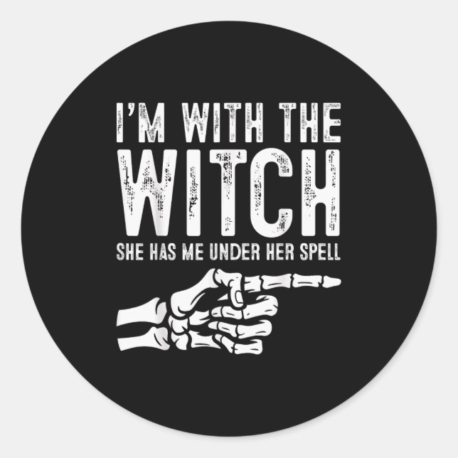 Adesivo Redondo I'm With The Witch Funny Halloween Couple Costume  (Frente)