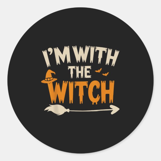 Adesivo Redondo I'm With The Witch Funny Husband Halloween Costume (Frente)
