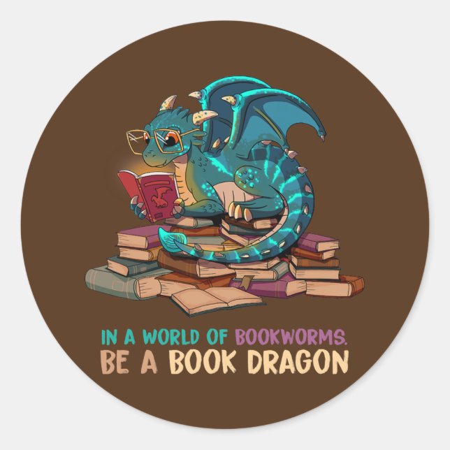 Adesivo Redondo In A World Full Of Bookworms Be A Book Dragon  (Frente)