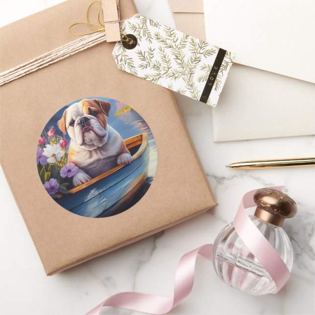 Adesivo Redondo Inglês Bulldog em um Paddle: Uma Aventura Cênica (Presentear)