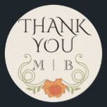 Adesivo Redondo Iniciais De Flor Laranja Elegante Arte De Nouveau<br><div class="desc">Design romântico com uma estrutura floral Art Nouveau,  nas cores da cor laranja do pôr do sol com verduras mudas no fundo do papel vintage. Fontes vintage elegantes e sofisticadas completam o eterno e a aparência elegante.</div>