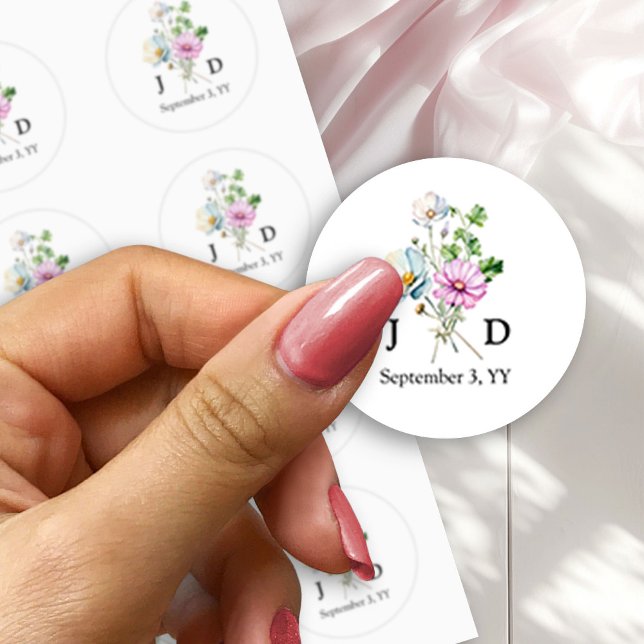 Adesivo Redondo Iniciais de noiva e de noiva Monograma de Posse de (Floral Monogrammed wedding stickers from the Wildflower Garden Wedding Collection by Darling & May)