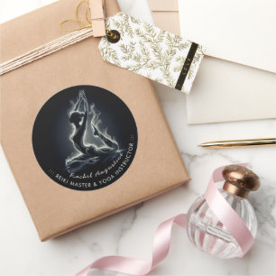 Adesivo Redondo Instrutor Yoga Reiki Pose Rei Pigeon com uma perna