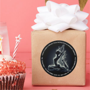 Adesivo Redondo Instrutor Yoga Reiki Pose Rei Pigeon com uma perna