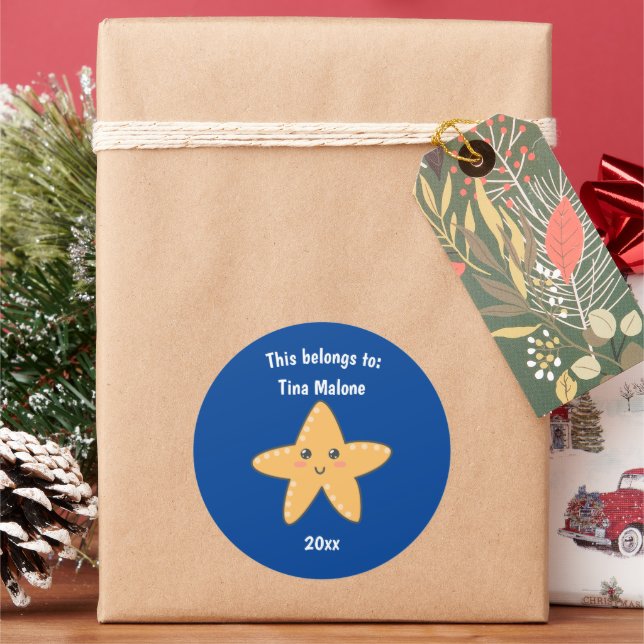 Adesivo Redondo Isto pertence a Roxo de Starfish da Escola (Feriado)