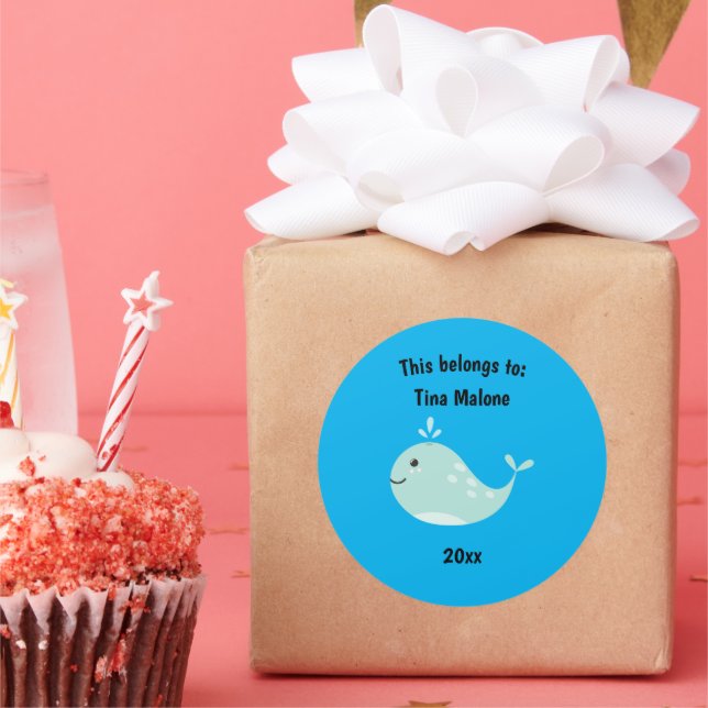 Adesivo Redondo Isto pertence ao Azul de Baleia da Escola (Festa)