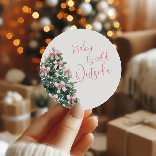 Adesivo Redondo It's Cold Outside Winter Pink Bow Girl Baby Shower (Criador carregado)