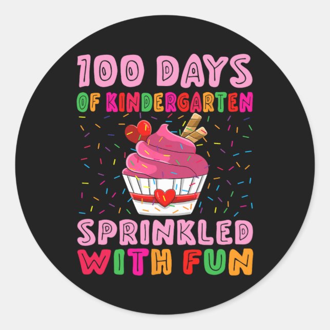 Adesivo Redondo Jardim Infantil De 100 Dias, Espalhado Com Cupcake (Frente)