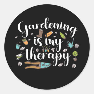 Adesivo Redondo Jardinagem É Minha Terapia Jardineiro Engraçado Pl