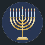 Adesivo Redondo Jewish Chanukah menorah<br><div class="desc">Porta-velas judaica com velas em fundo azul.</div>