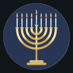 Adesivo Redondo Jewish Chanukah menorah<br><div class="desc">Porta-velas judaica com velas em fundo azul.</div>