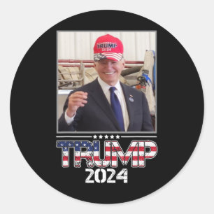 Adesivo Redondo Joe Biden Vestindo Uma Eleição Do Chapéu Trump 202