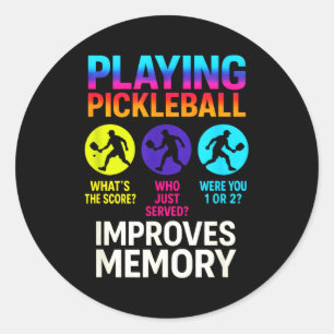 Adesivo Redondo Jogando pickleball - melhora a memória diversão 