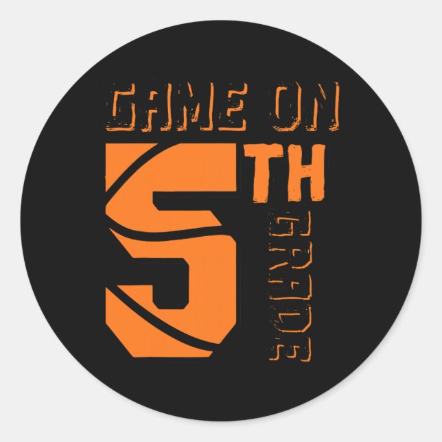 Adesivo Redondo Jogo Divertido No 1º Dia Da Faculdade De Basquete  (Frente)