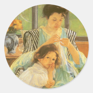 Adesivo Redondo Jovem Mãe Costurando de Mary Cassatt, Arte Antigo