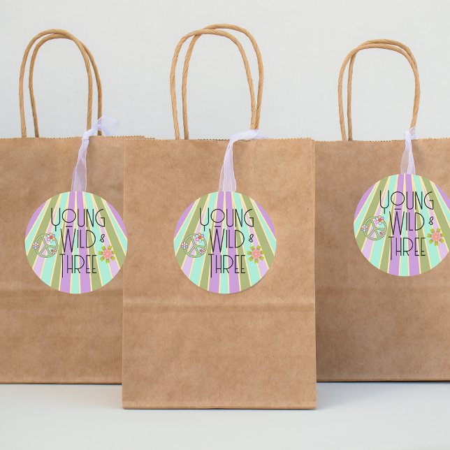 Adesivo Redondo Jovem, Selvagem e Três | Vinheta-Favor B-Dia | Arr (Criador carregado)