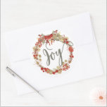 Adesivo Redondo Joy Christmas Wreath Holiday<br><div class="desc">Feriado de Natal com a palavra Joy em um roteiro de rico dentro da Terra. Design moderno com um toque de estilo clássico tradicional. Feito em cinza de sábio,  verde e vermelho.</div>