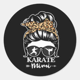 Adesivo Redondo Karate Mimi Messy Bun Hair Engraçado Karate Fighte
