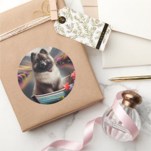 Adesivo Redondo Keeshond em um remo: Uma aventura cêntrica