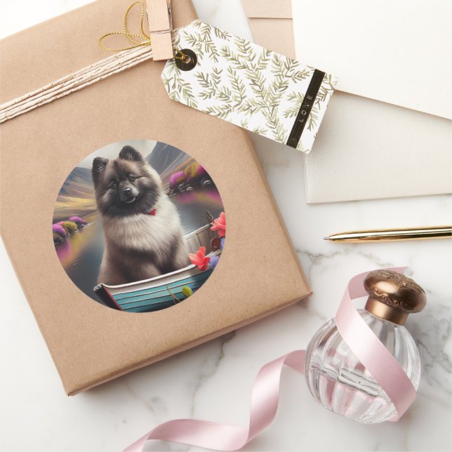 Adesivo Redondo Keeshond em um remo: Uma aventura cêntrica (Presentear)