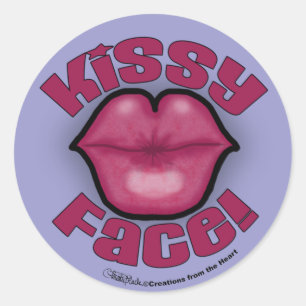 Adesivo Redondo Kissy enfrenta os lábios