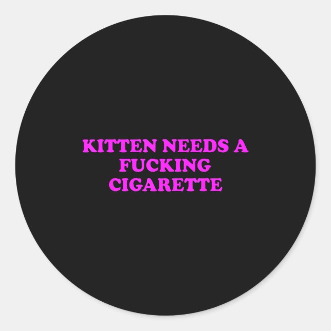 Adesivo Redondo Kitten Needs A Foring Cigarette Funny Cat Meme Wom (Frente)