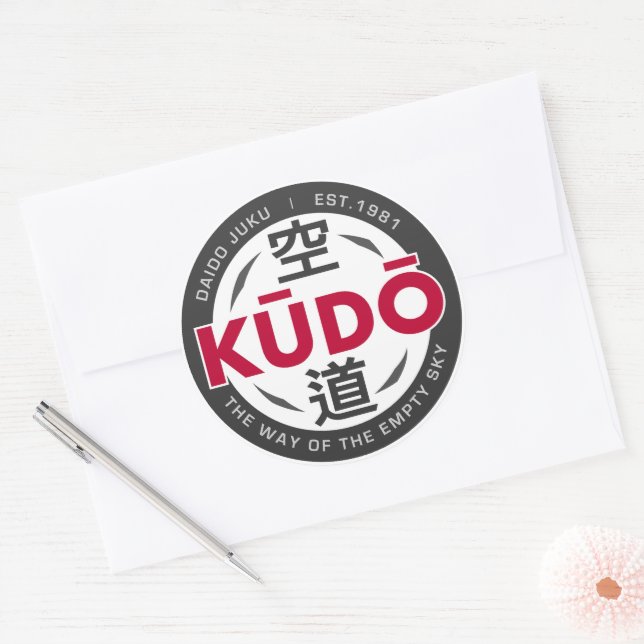 Adesivo Redondo Kudo – Minimal Japanese Martial Arts Emblem (Envelope)