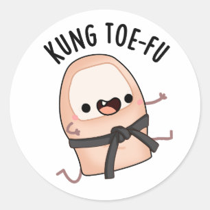 Adesivo Redondo Kung Toe-fu Brincadeira com o Dedão do Pé