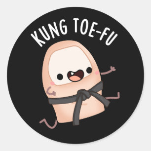 Adesivo Redondo Kung Toe-fu Funny Big Toe Pun Dark BG