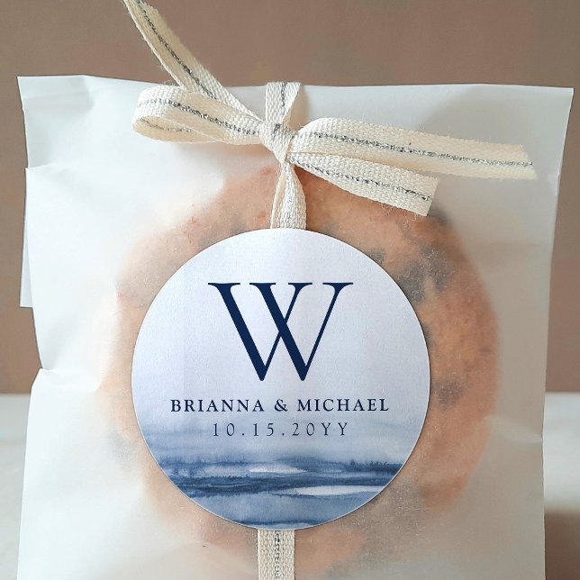 Adesivo Redondo Lake Harbor Fog Wedding | Monograma personalizado (Criador carregado)