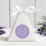 Adesivo Redondo Lavanda Monograma Wedding<br><div class="desc">Façam seus convites e expressem gratidão com nossos adesivos Monogramas de Casamento. Perfeito para selos de envelopes ou etiquetas de favoritos,  estes adesivos apresentam o monograma e elegância clássica,  acrescentando um toque final de sofisticação à sua papelaria de casamento.</div>
