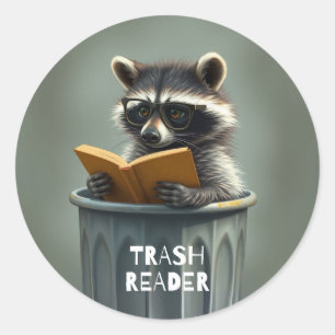 Adesivo Redondo Leitor de lixo  guaxinim lendo livro