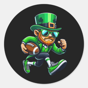Adesivo Redondo Leprechaun Jogando Futebol Dia de São Patrício Esp