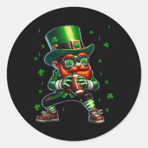 Adesivo Redondo Leprechaun Jogando Futebol Dia de São Patrício Esp