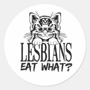 Adesivo Redondo LESBIANOS COMEM O QUÊ?Camiseta