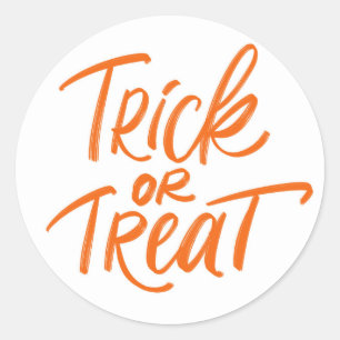 Adesivo Redondo Letras de Truque ou Tratamento de Halloween Laranj