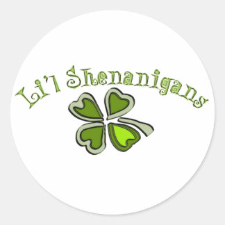 Adesivo Redondo Li’l Shenanigans Um Partido Estranho Shamrock Cart
