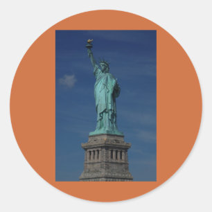 Adesivo Redondo Liberdade iluminando o mundo - Estátua da Liberdad