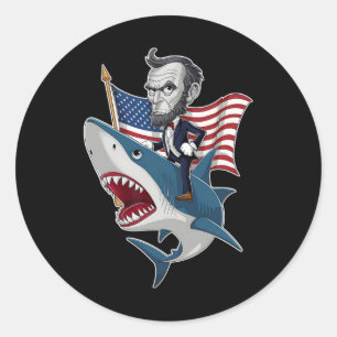 Adesivo Redondo Lincoln Dirigindo Um Tubarão Em 4 De Julho, Gráfic